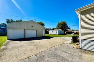 209 E Walnut, Shelbina, MO 63468 - Photo 2
