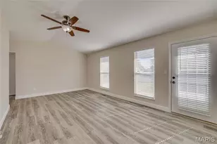 562 Oak St, Farmington, MO 63640 - Photo 4