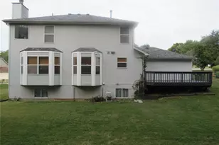 9942 Colonnade Meadows Dr, Bellefontaine Neighbors, MO 63137 - Photo 6
