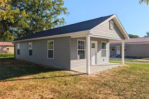 215 Ste Genevieve Dr, Saint Genevieve, MO 63670 - Photo 2