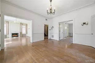 57 Kingsbury Pl, Saint Louis, MO 63112 - Photo 10