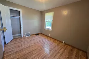 7008 Paisley Dr, Flordell Hills, MO 63136 - Photo 6