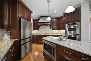 9542 Country Club Green, Sunset Hills, MO 63127 - Photo 12