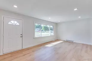 7601 General Sheridan Ln, Affton, MO 63123 - Photo 4