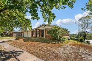 900 Queensbridge Rd, Manchester, MO 63021 - Photo 2