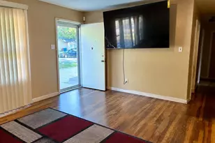 113 Forestwood Dr, Saint Louis, MO 63135 - Photo 2