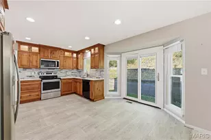 653 Oak Springs Trail Dr, Ballwin, MO 63021 - Photo 10