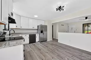 2693 Creekwood Manor Ln, Mehlville, MO 63125 - Photo 8