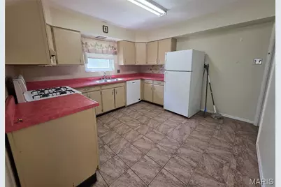 8382 Lonkar Drive, Affton, MO 63123 - Photo 2