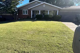 6 Fairway Ct, Florissant, MO 63033 - Photo 2