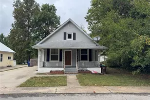 305 W Walnut St, Winfield, MO 63389 - Photo 1