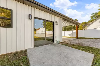 723 Broadway Extension, Elsberry, MO 63343 - Photo 4