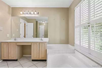 239 Lansbrooke Drive, Chesterfield, MO 63005 - Photo 24