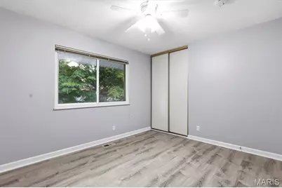 12243 Foxpoint Drive, Maryland Heights, MO 63043 - Photo 32