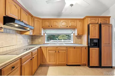 12243 Foxpoint Drive, Maryland Heights, MO 63043 - Photo 16