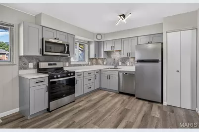 2701 Woodbury Drive, Saint Louis, MO 63125 - Photo 2