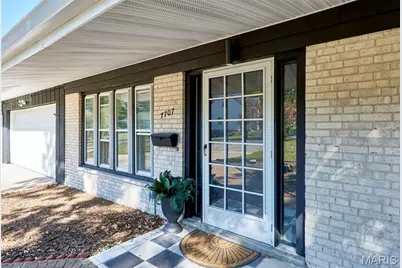 7707 Springdale Drive, Normandy, MO 63121 - Photo 8