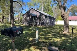 875 Rudolph St, Bourbon, MO 65441 - Photo 2