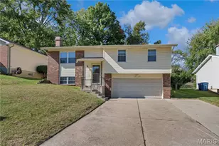 1371 McKelvey Rd, Maryland Heights, MO 63043 - Photo 1