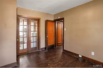 300 S Clark Avenue, Ferguson, MO 63135 - Photo 8