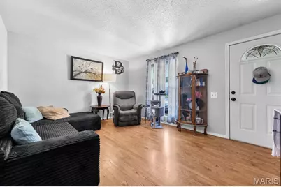 2448 Village Glen Court, Maryland Heights, MO 63043 - Photo 4