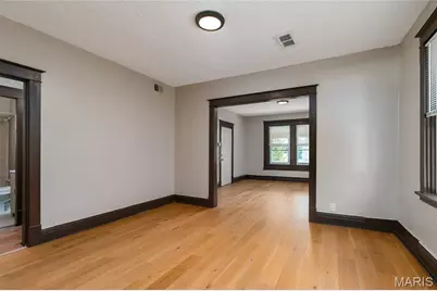 6731 Crest Avenue, University City, MO 63130 - Photo 4