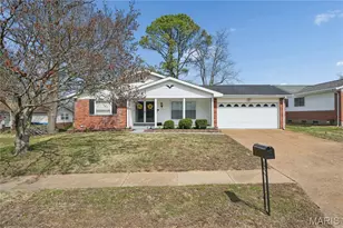 13 Lancaster Ct, Florissant, MO 63033 - Photo 1