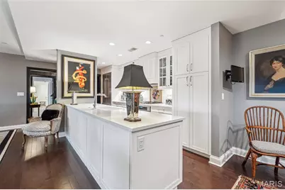 232 N Kingshighway Boulevard #906, Saint Louis, MO 63108 - Photo 1