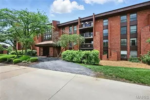 585 Coeur de Royale Dr, Creve Coeur, MO 63141 - Photo 1