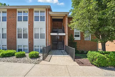1952 Greenpoint Drive #303, Saint Louis, MO 63122 - Photo 1