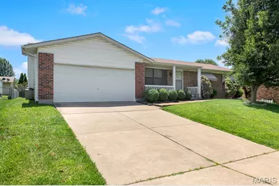 300 Chestnut Drive, Saint Charles, MO 63301 - Photo 1