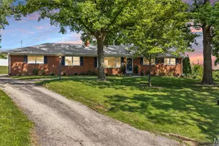 9 Hedgewood Ln, Manchester, MO 63011 - Photo 1