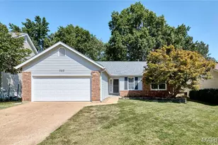 969 Oakwood Farms Ln, Ballwin, MO 63021 - Photo 1