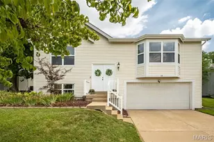 14 Kingspointe Dr, Saint Peters, MO 63376 - Photo 1