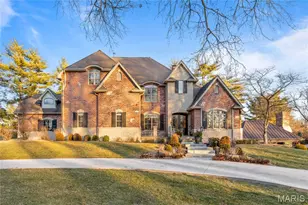 24 Williamsburg Estates Dr, Town and Country, MO 63131 - Photo 1