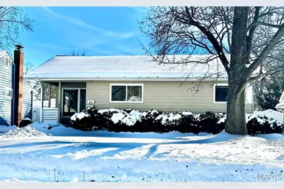 844 Queen Anne Place, Saint Louis, MO 63122 - Photo 1