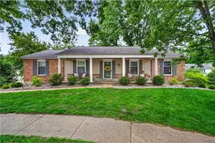 15580 Clover Ridge Dr, Chesterfield, MO 63017 - Photo 1