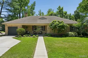 446 Hampshire Ct, Webster Groves, MO 63119 - Photo 1