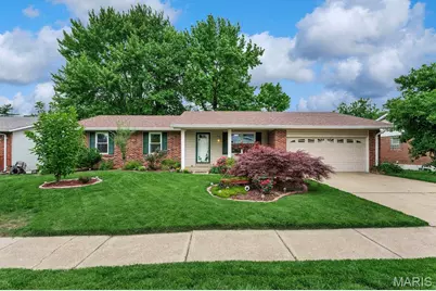 205 Chestnut Drive, Saint Charles, MO 63301 - Photo 1