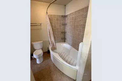 1100 S Revolution Way, Big Water, UT 84741 - Photo 10