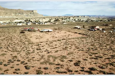 1100 S Revolution Way, Big Water, UT 84741 - Photo 32