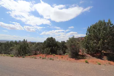 977 W Vermillion Dr, Kanab, UT 84741 - Photo 2