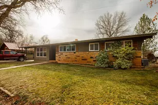 61 W 200 N, Kanab, UT 84741 - Photo 2