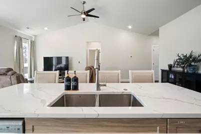 236 E 200 N, Kanab, UT 84741 - Photo 18