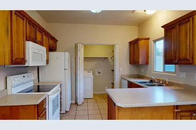 300 E 300 N #D7, Kanab, UT 84741 - Photo 8