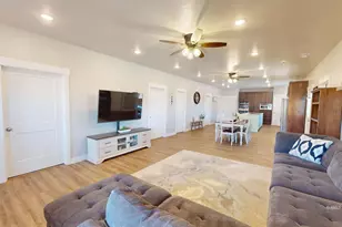 1613 S West Creekside Dr, Kanab, UT 84741 - Photo 4