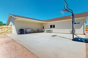1613 S West Creekside Dr, Kanab, UT 84741 - Photo 38