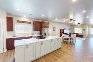 1613 S West Creekside Dr, Kanab, UT 84741 - Photo 8