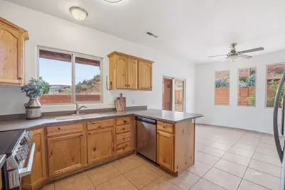 350 NW Los Barancos Ln, Kanab, UT 84741 - Photo 16