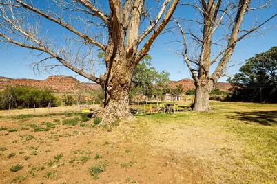 251 W 100 S, Kanab, UT 84741 - Photo 14